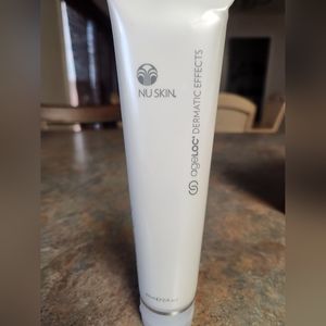 Nu Skin ageloc dermatic effects body contouring lotion